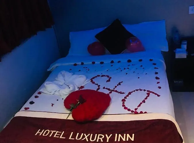 Hotel Luxury Inn *